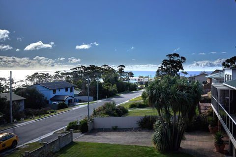 GRANITE BEACH HOUSE At Bay Of Fires - Travel Search 2