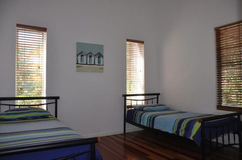24 Esprit Drive Beach Home With Open Plan Living & Walking Distance To Beach - Travel Search 3