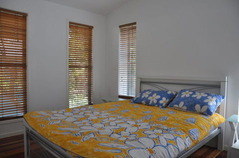 24 Esprit Drive Beach Home With Open Plan Living & Walking Distance To Beach - Travel Search 1