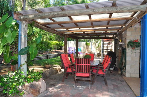 43 Double Island Drive Two Level Holiday Home With Swimming Pool. Located Close To Beach & CBD - Tourism Guide 4