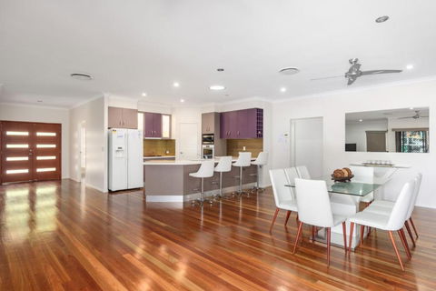 7 Ibis Court Spacious Family Home With Large Outdoor Area Swimming Pool & Ample Parking - Travel Search 1