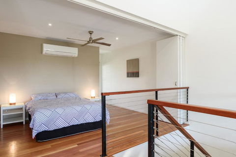 Unit 2 Rainbow Surf Modern Double Storey Townhouse With Large Shared Pool Close To Beach & Shops - Travel Search 5