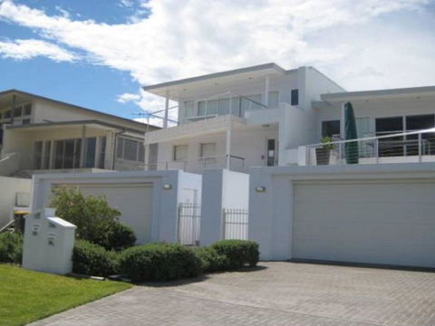 Ultimate Beach House 19a Graham Street Views Peace & Quiet - Tourism Guide 4