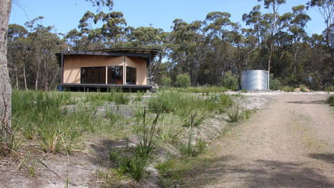 BAY Of FIRES ECO HUT Off Grid Experience At Binalong Bay - Travel Search 1