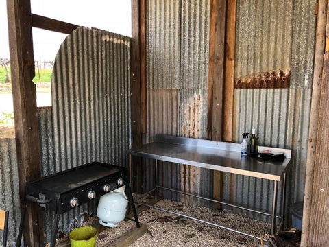 Bed In A Shed Vineyard Stay - Tourism Guide 3