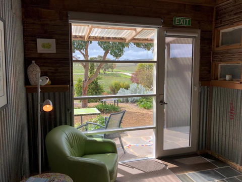 Bed In A Shed Vineyard Stay - Tourism Guide 6