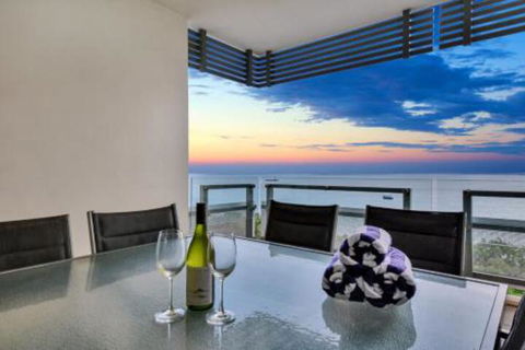 Oceana Darwin Central Oceanfront 3 Bedroom 2 Lounge Room Pool Gym Tennis Court Sleeps 9 - Tourism Guide 0