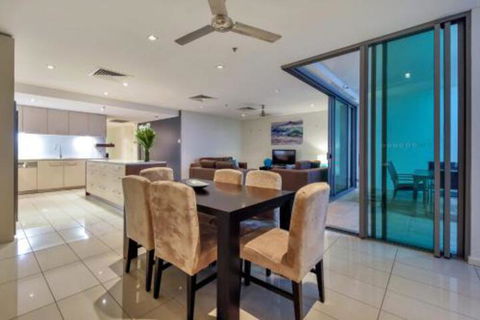 Oceana Darwin Central Oceanfront 3 Bedroom 2 Lounge Room Pool Gym Tennis Court Sleeps 9 - Tourism Guide 3