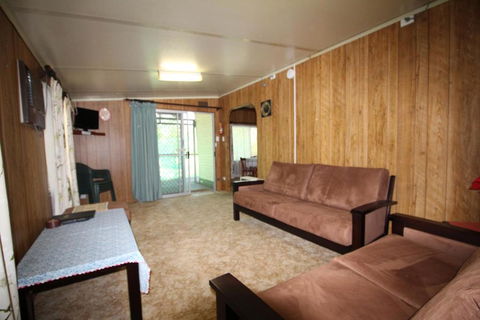 Lazy Days Caravan Park - Tourism Guide 2