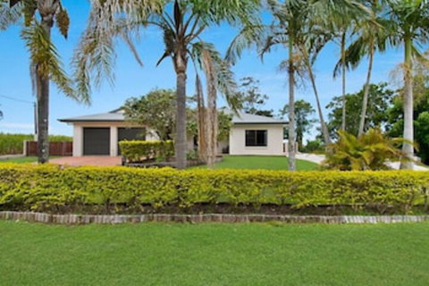Robins Place - Tourism Guide 0