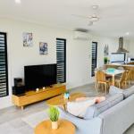 AIRLIE BEACH Delight. Hop Skip Jump To Everything - Cruises Travel 0