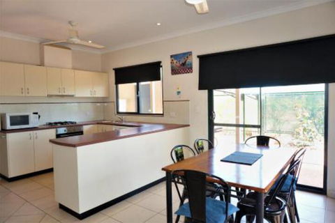 Ningaloo Breeze Villa 7 3 Bedroom Fully Self Contained Holiday Accommodation - Travel Agents 3