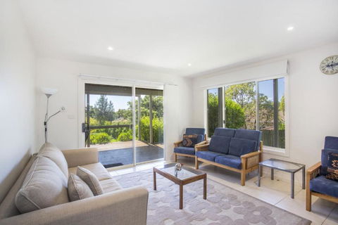 11 Riley St. Stylishly Modern - Tourism Guide 1