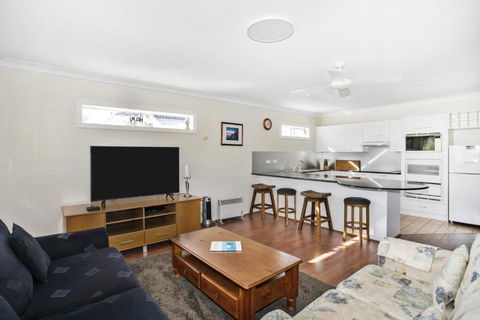 The Sands 4 / 46 Jones Avenue Mollymook - Travel Search 1