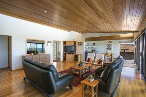 Elevated Views At Burrill Lake 17 Canberra Cres - Tourism Guide 4
