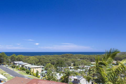 Elevated Views At Burrill Lake 17 Canberra Cres - Tourism Guide 3