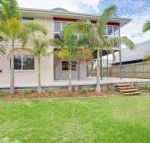 29 Cypress Avenue Rainbow Beach Close to the beach with a pool