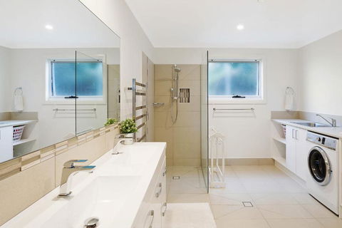 Hillcrest Views Of Wagonga - Tourism Guide 6