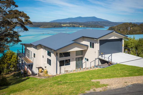 Hillcrest Views Of Wagonga - Tourism Guide 3