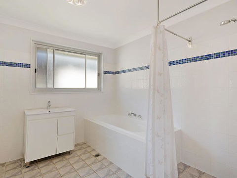 81 Dalmeny Drive Beach House - Tourism Guide 2