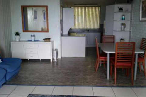 By The Sea Unit 3 13 Esplanade Kings Beach - Travel Search 5