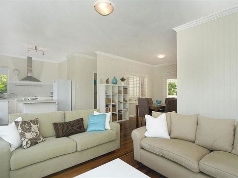 Henzell Street 28. Dicky Beach - Travel Search 4