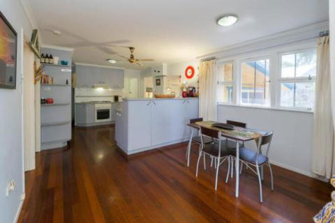Lovely Torquay Cottage - Travel Search 7