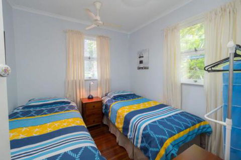Lovely Torquay Cottage - Travel Search 6