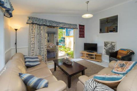 Lovely Torquay Cottage - Travel Search 0