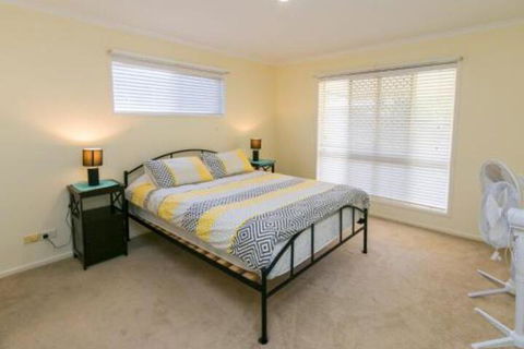 Cozy Family Holiday House - Travel Agents 5