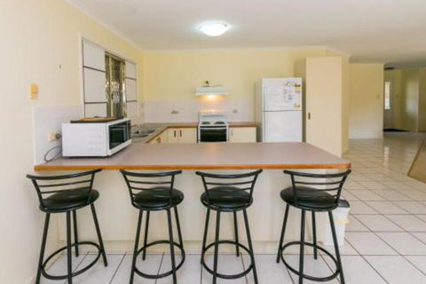 Cozy Family Holiday House - Travel Agents 0