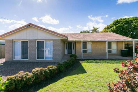 Cozy Family Holiday House - Travel Agents 6
