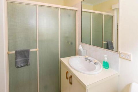 Cozy Family Holiday House - Travel Agents 4