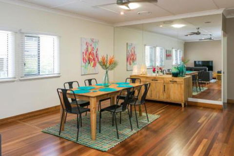 Charming Home By The Sea - Travel Search 3