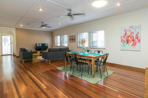 Charming Home By The Sea - Travel Search 0