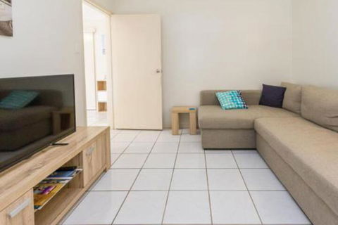 Comfy & Cosy Ground Floor Unit - Travel Search 0