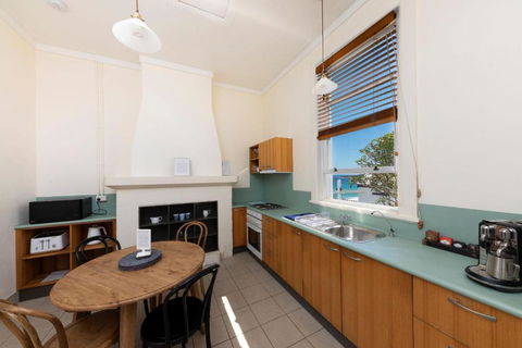 Seal Rocks Lighthouse Cottages - Tourism Guide 7