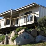 KINGFISHER COTTAGE Beachfront At The Binalong Bay - Travel Search 0