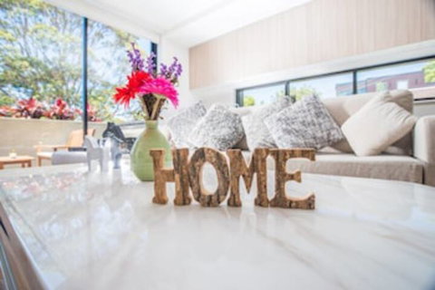 Townhouse Near The City Perfect Family Retreat - Travel Agents 0