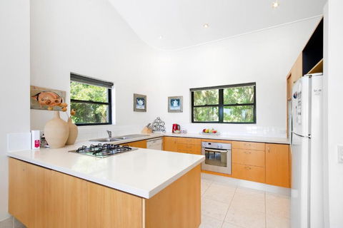 A Little Cove Treasure Noosa Heads - Tourism Guide 4