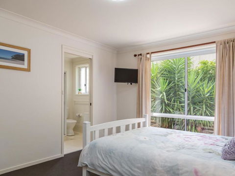 Lovely Modern Villa Amidst Peaceful Surroundings - Travel Search 1