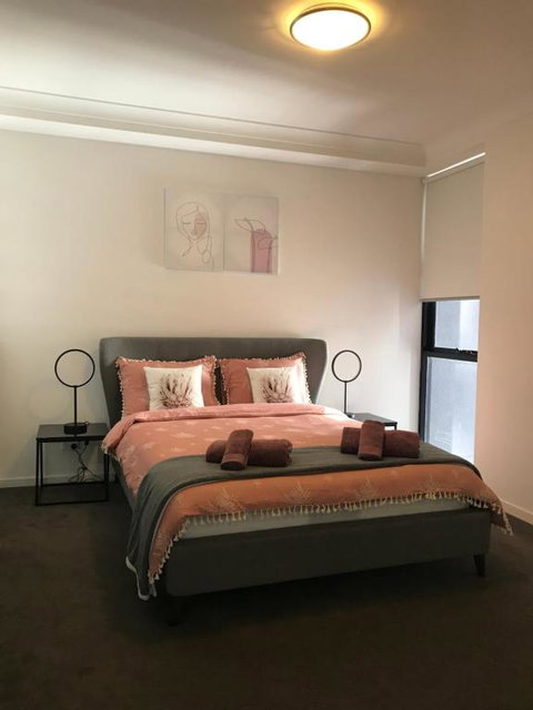 Elegant Design 2 Bed 2 Bath Apartment In Liverpool - Tourism Guide 5