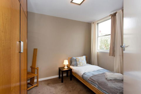 Riverside Arthouse - Travel Search 3