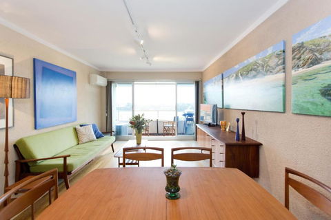 Riverside Arthouse - Travel Search 6
