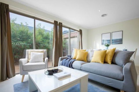 Spacious Lovely Home In Point Cook - Travel Search 0