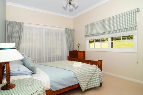 Alcheringa Cottage - Tourism Guide 3