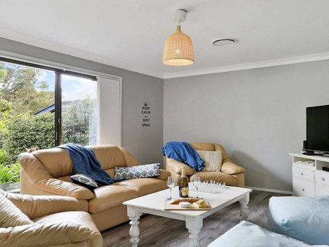 Gone Fishing! Air Conditioned Crisp & Clean - Travel Agents 6