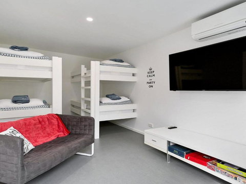 Gone Fishing! Air Conditioned Crisp & Clean - Travel Agents 3