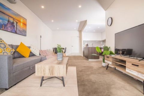 Refreshing 2bed2bath APT In Up&coming Liverpool - Tourism Guide 0