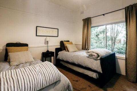 Braebrook Stunning Farm House! - Travel Search 5